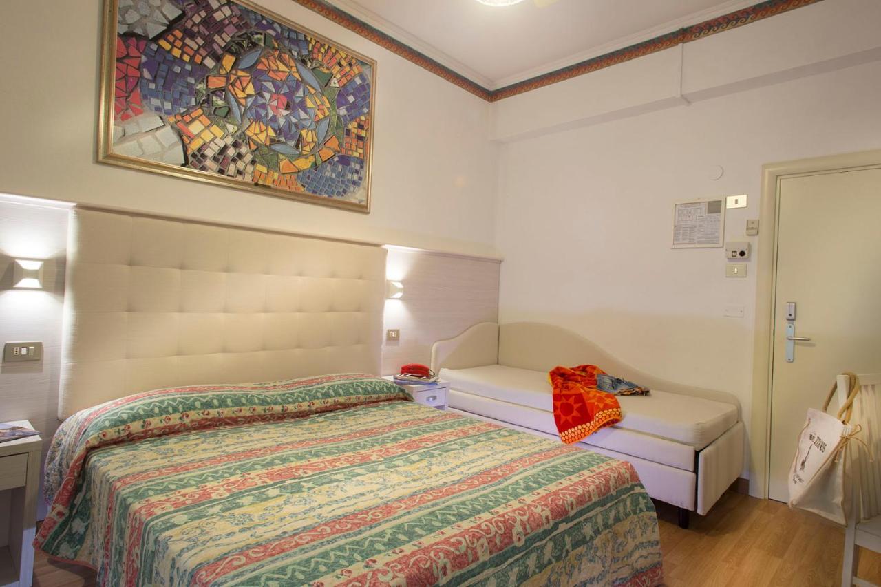 Hotel Titanus Μπελάρια-Ιτζέα Μαρίνα Εξωτερικό φωτογραφία