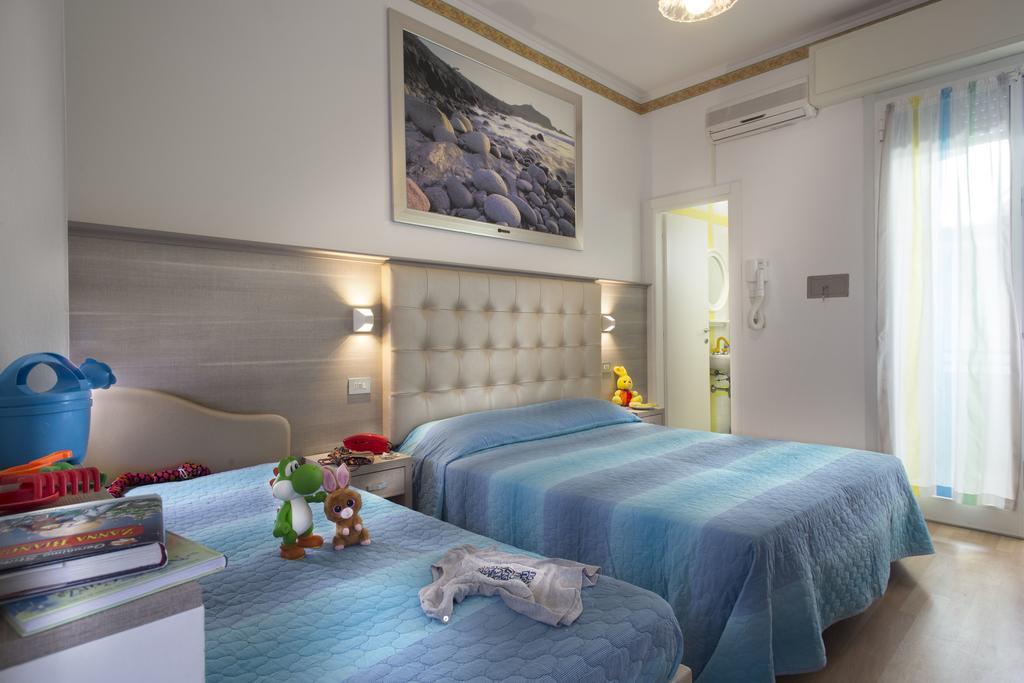 Hotel Titanus Μπελάρια-Ιτζέα Μαρίνα Εξωτερικό φωτογραφία