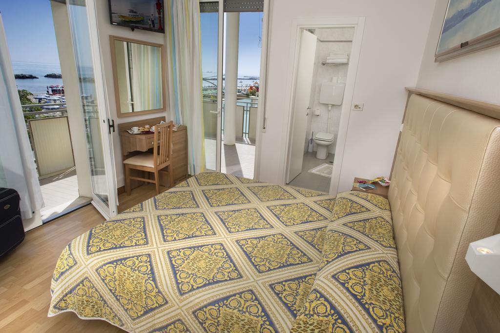 Hotel Titanus Μπελάρια-Ιτζέα Μαρίνα Εξωτερικό φωτογραφία