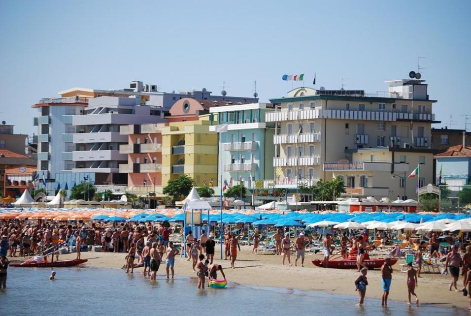 Hotel Titanus Μπελάρια-Ιτζέα Μαρίνα Εξωτερικό φωτογραφία